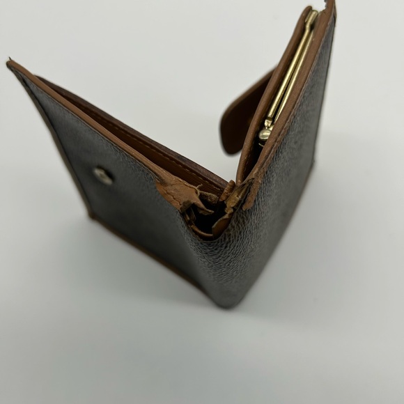 Celine wallet with snap and kiss lock. - Picture 3 of 8